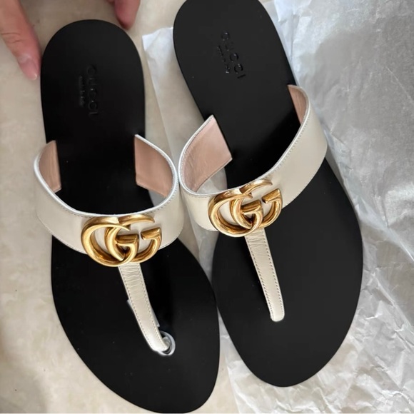 Gucci Women's White Sandals with Gold Detail - Picture 1 of 4